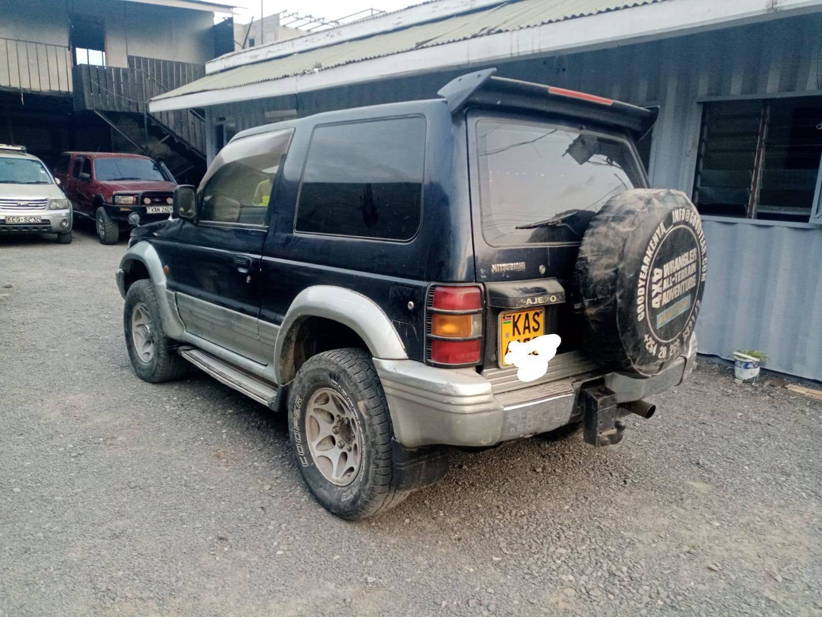 2003 Pajero 3 door thumbnail 2