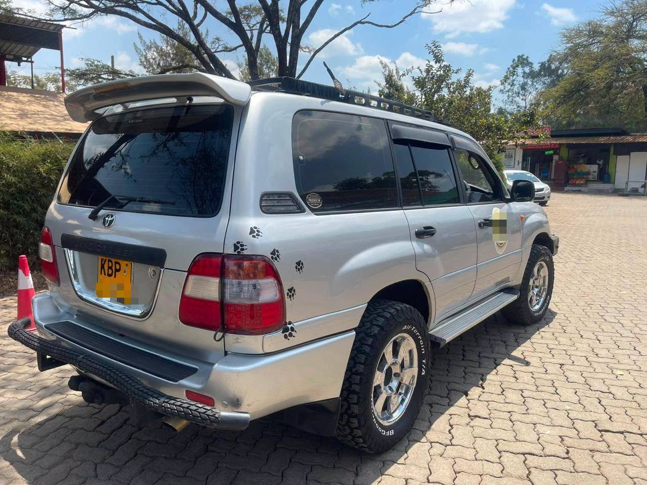 2003 Toyota Land Cruiser thumbnail 3