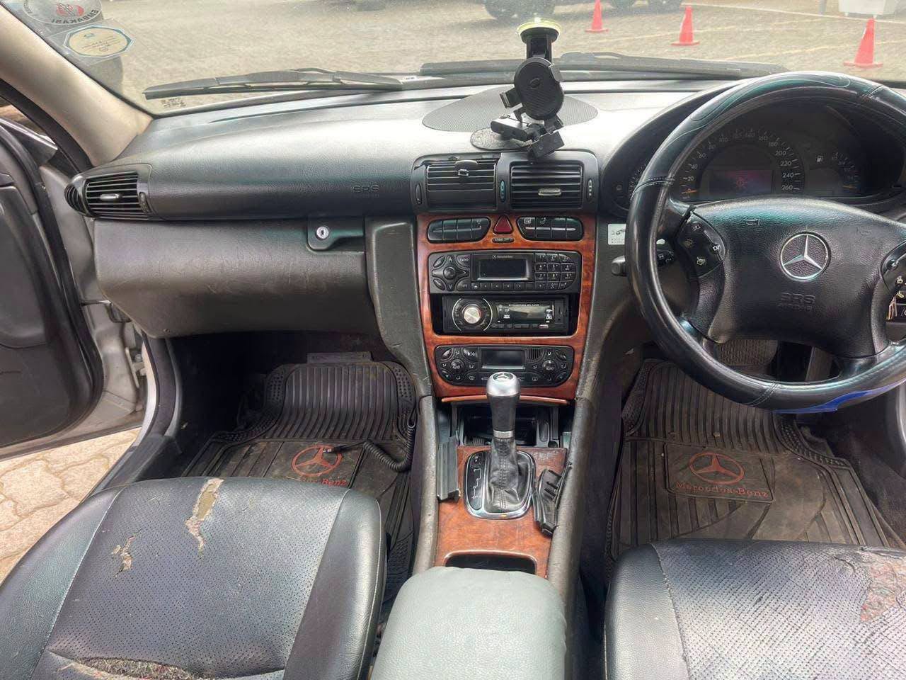 2004 Mercedes-Benz C180 thumbnail 3