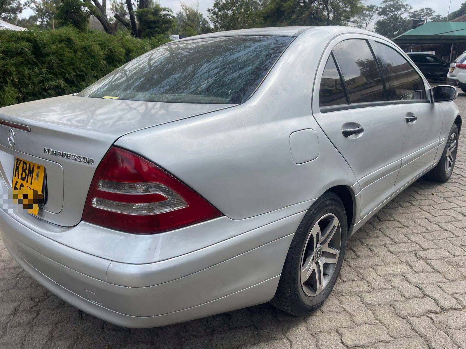 2004 Mercedes-Benz C180 thumbnail 4