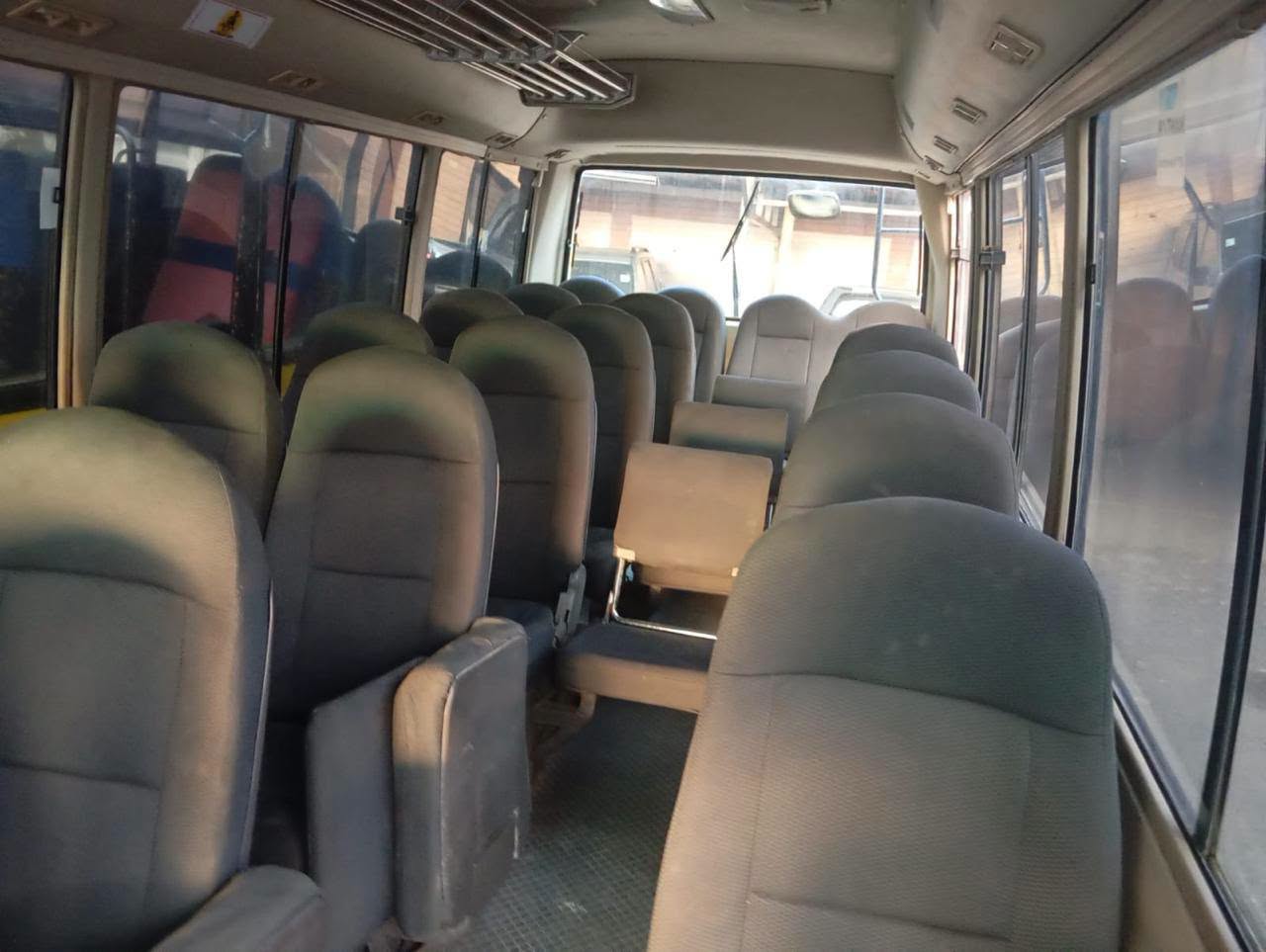2004 Mitsubishi Rosa thumbnail 3