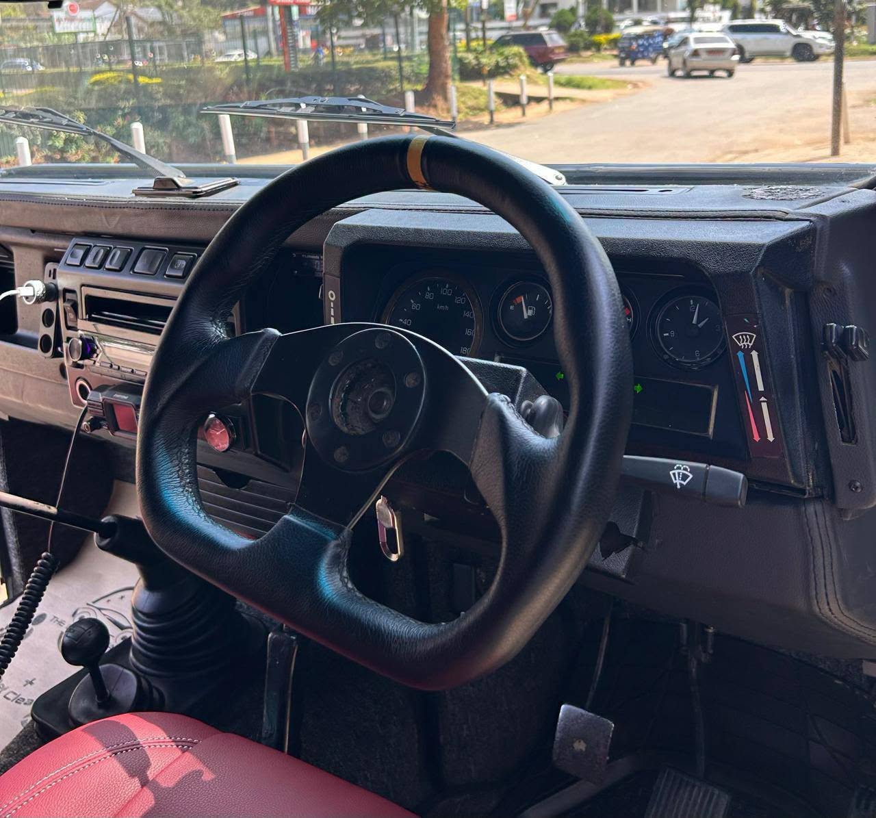 2006 Land Rover Defender thumbnail 2