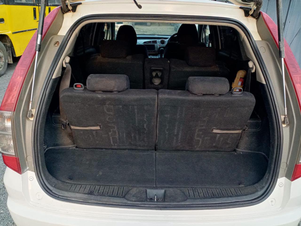 2009 Honda Stream thumbnail 6