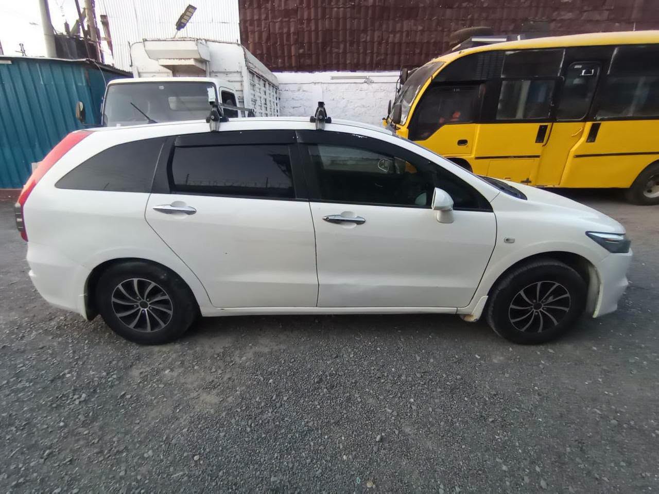 2009 Honda Stream thumbnail 5