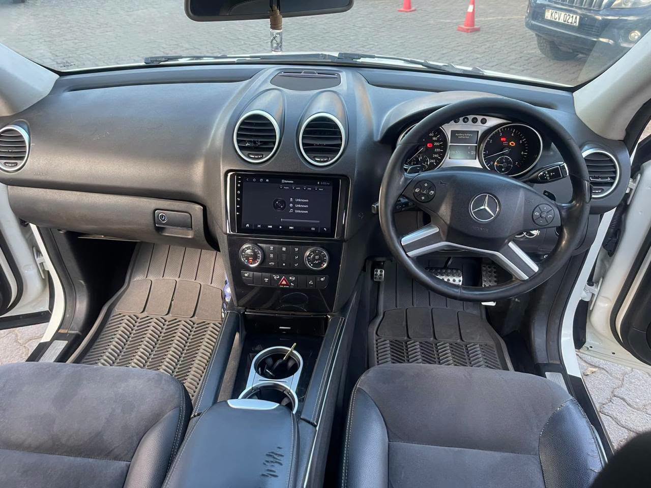 2010 Mercedes-Benz ML350 thumbnail 2