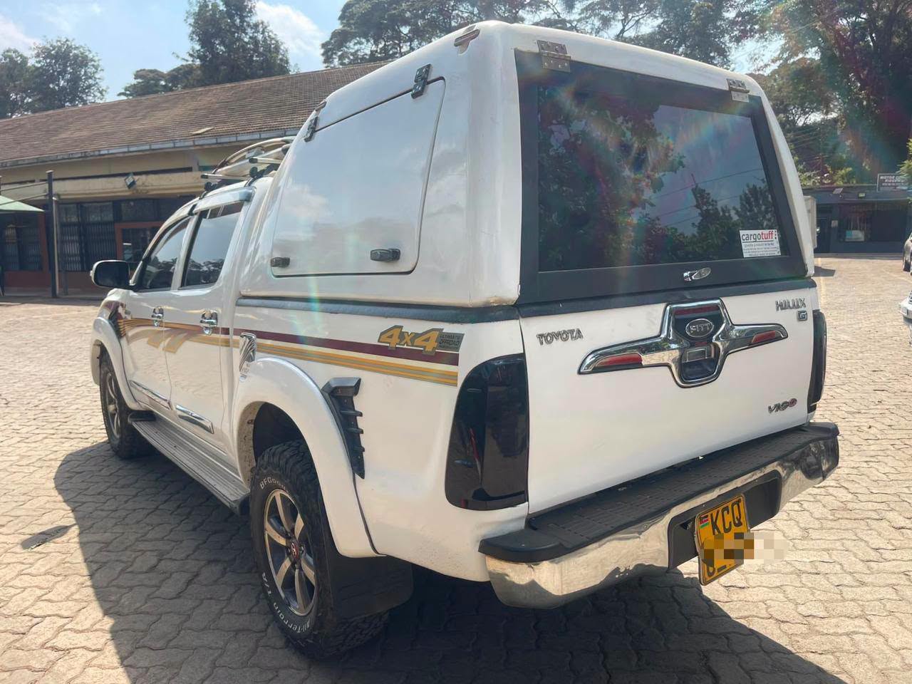 2010 Toyota Hilux thumbnail 5