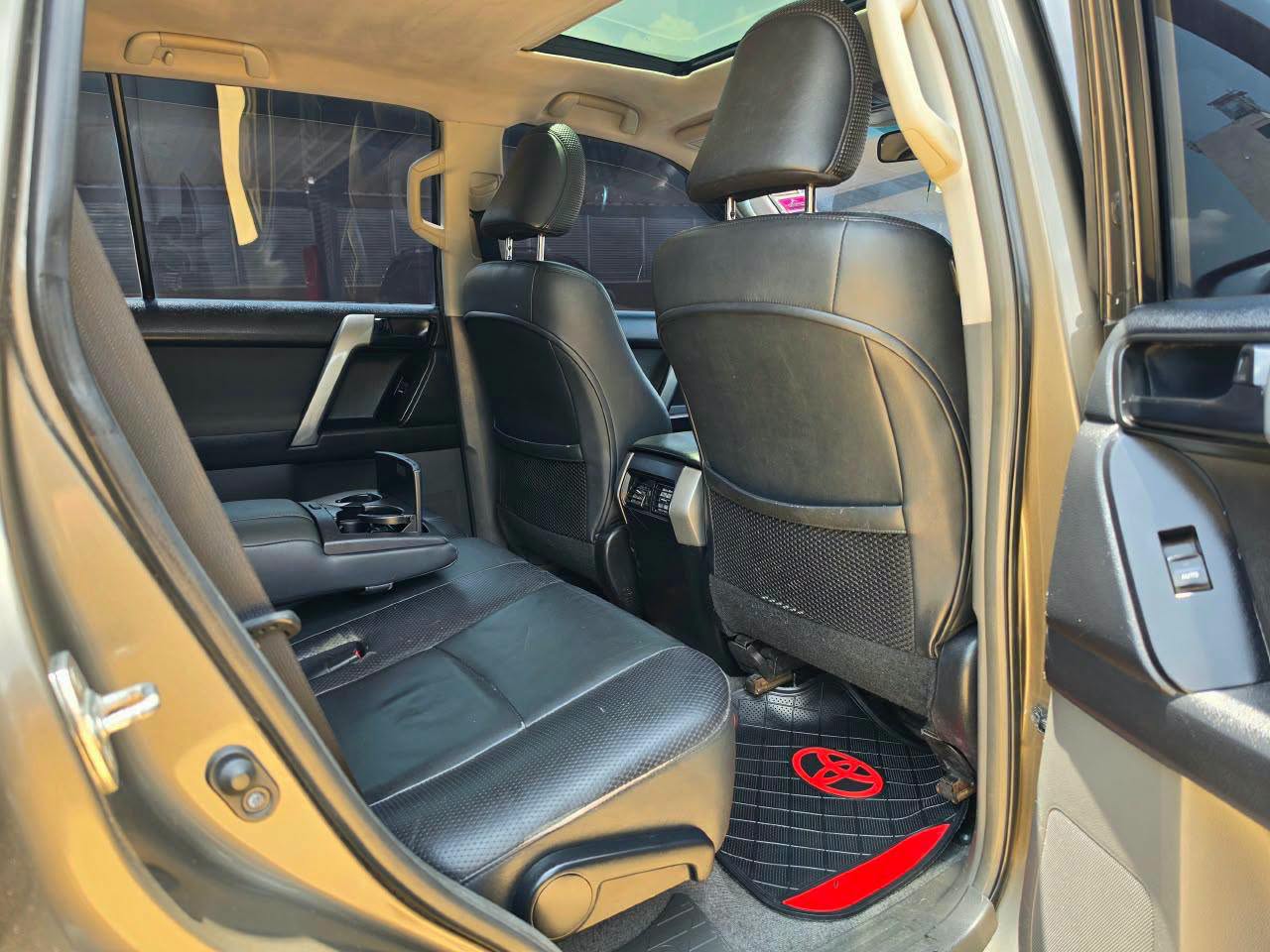2010 Toyota Prado thumbnail 4