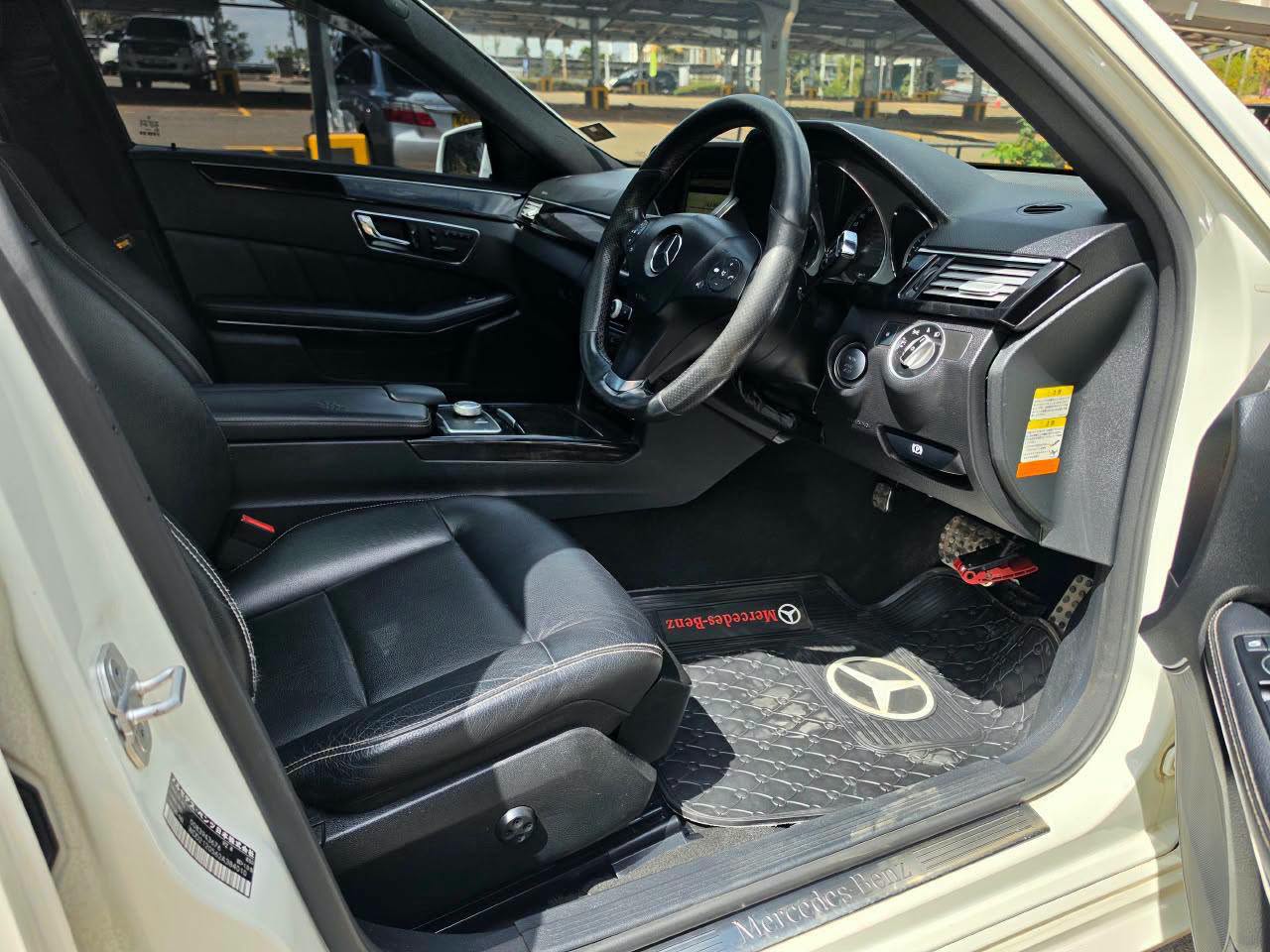 2011 Mercedes-Benz E350 thumbnail 3