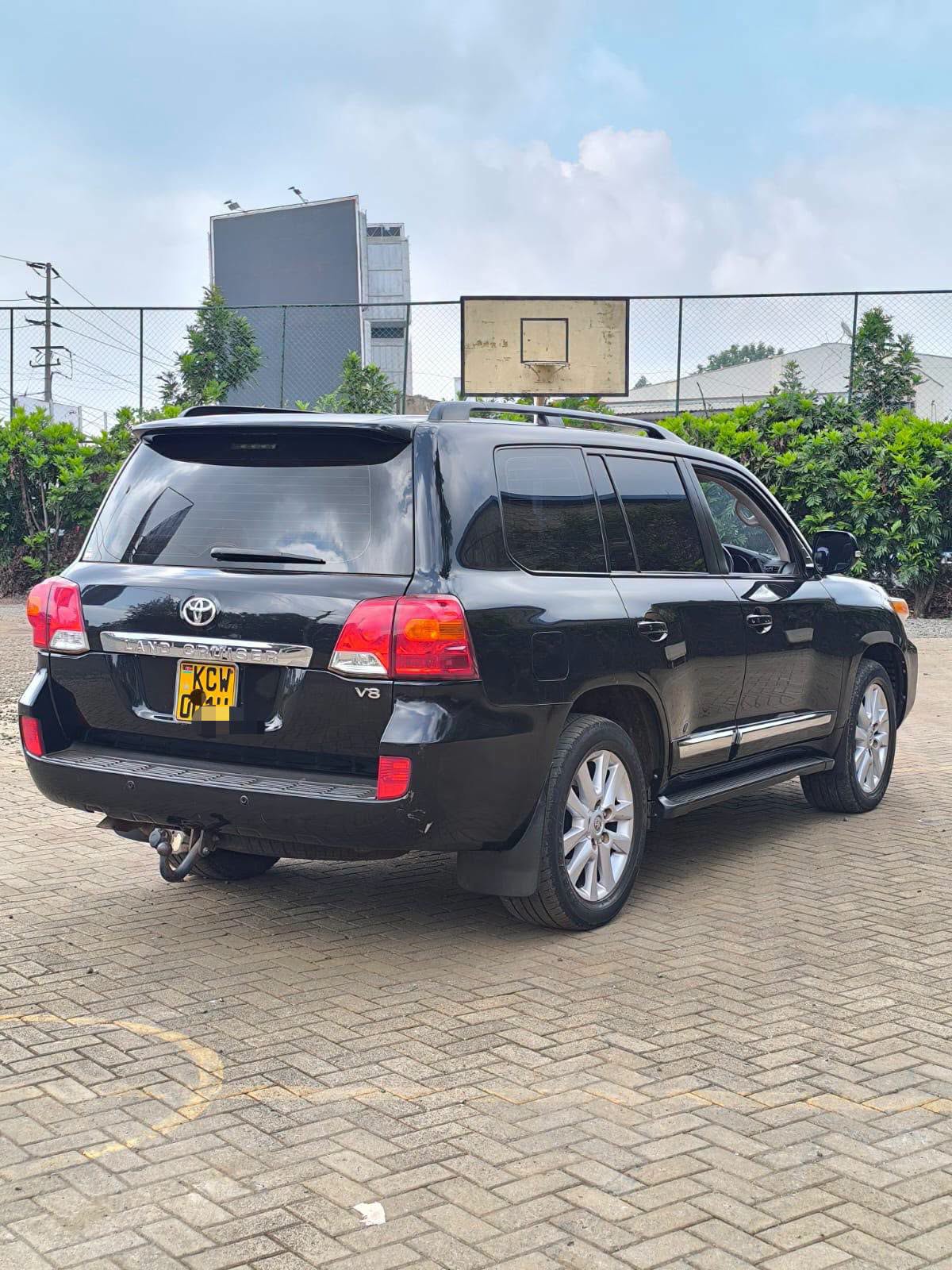 2012 Toyota Land Cruiser thumbnail 7