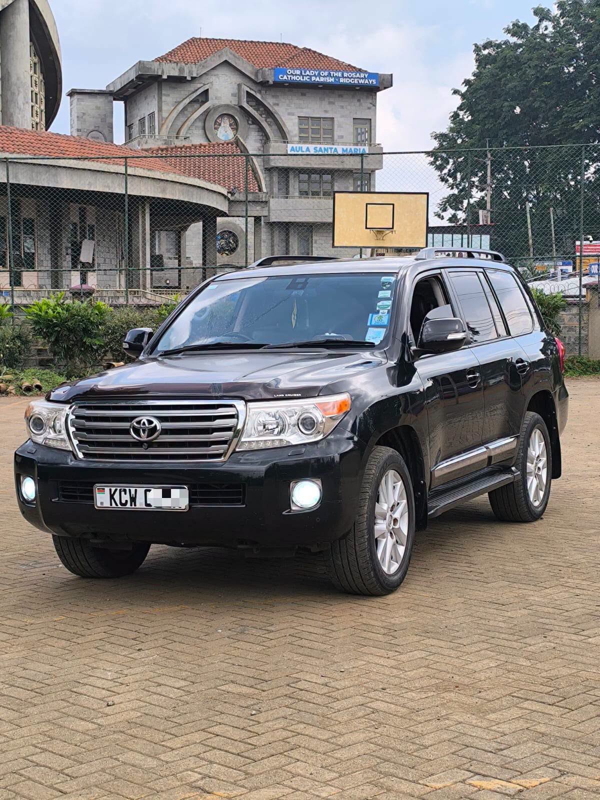 2012 Toyota Land Cruiser thumbnail 3