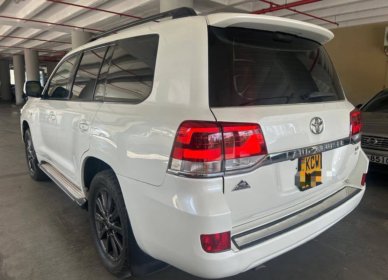 2012 Toyota Land Cruiser thumbnail 5