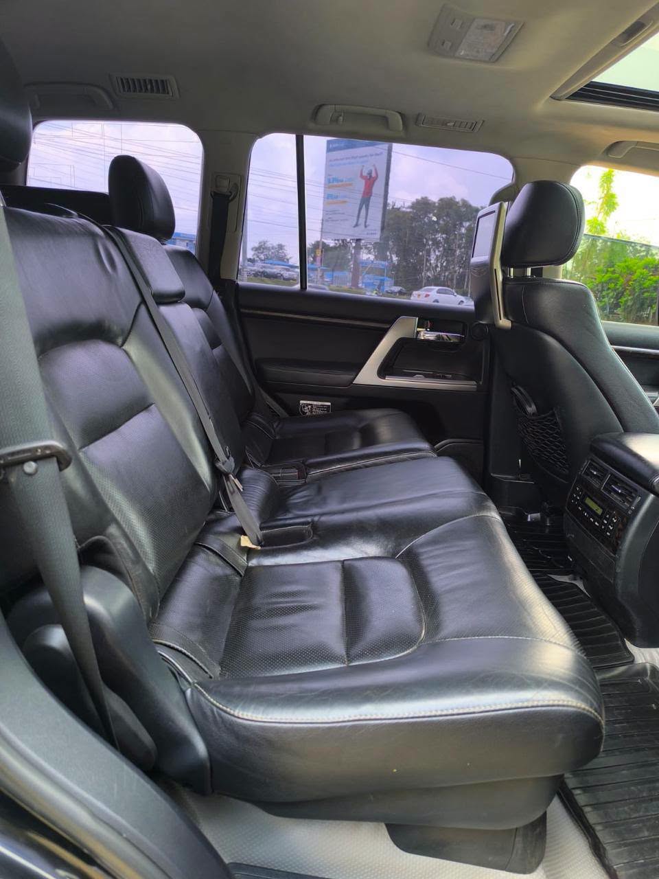 2012 Toyota Land Cruiser thumbnail 4