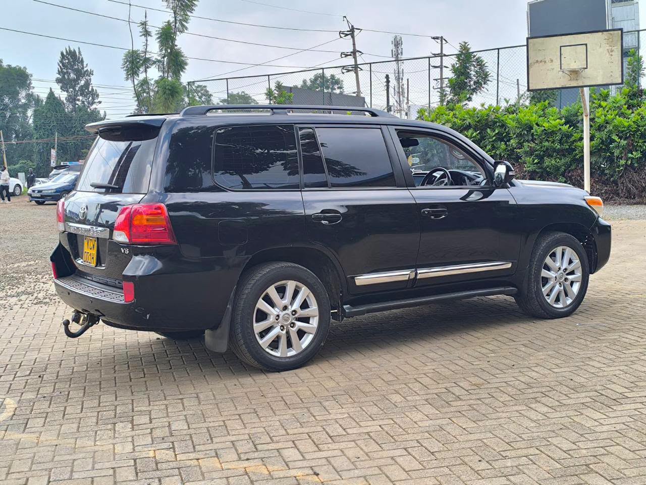 2012 Toyota Land Cruiser thumbnail 5