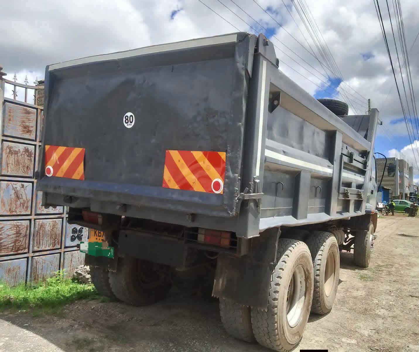 2013 Isuzu FVZ thumbnail 3
