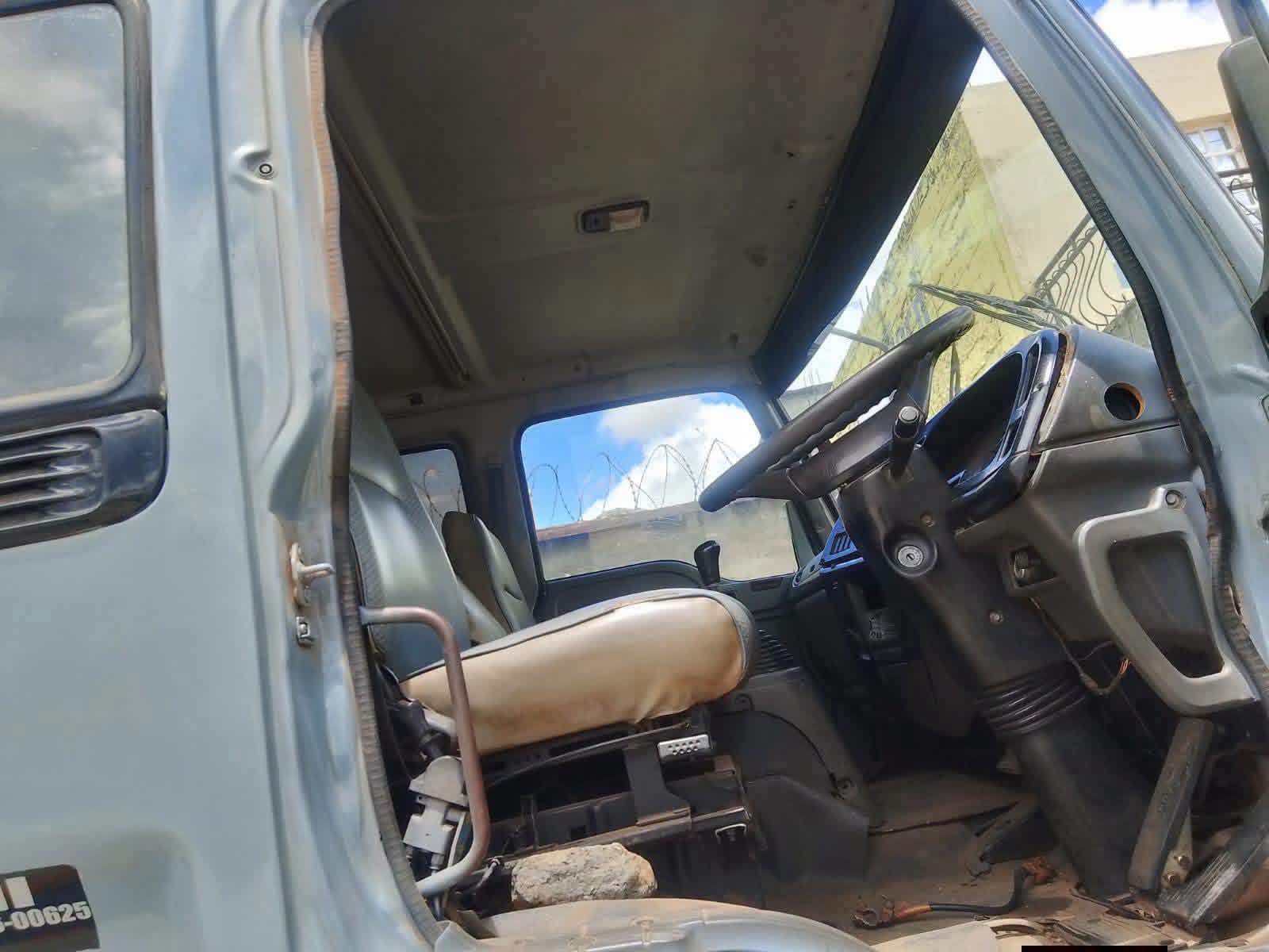 2013 Isuzu FVZ thumbnail 2