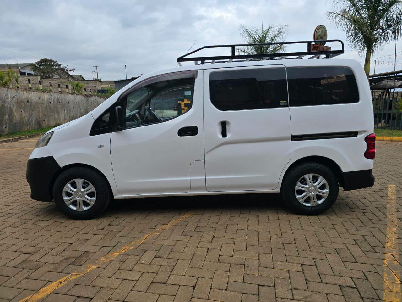 2013 Nissan NV200 thumbnail 5