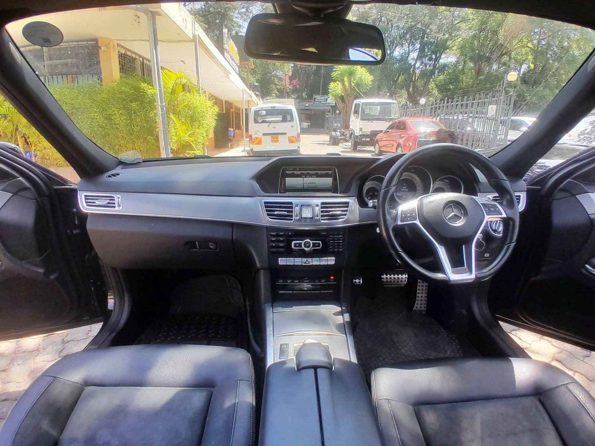 2015 Mercedes-Benz E250 thumbnail 3