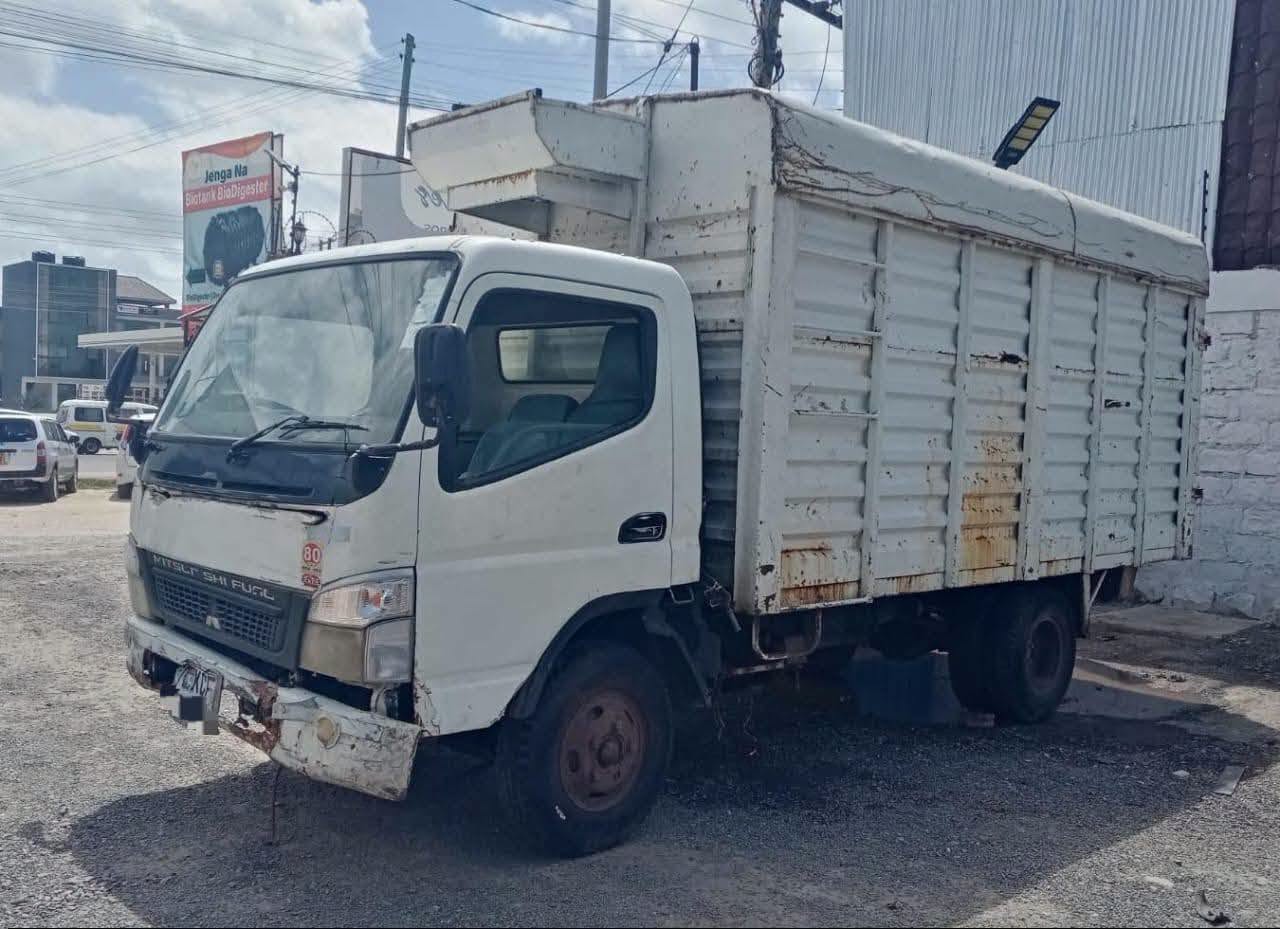 2015 Mitsubishi Fuso thumbnail 2