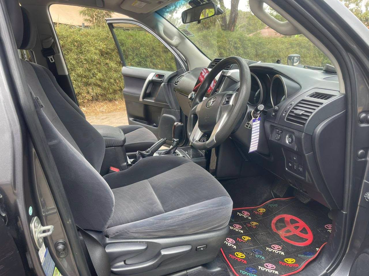 2015 Toyota Prado thumbnail 6