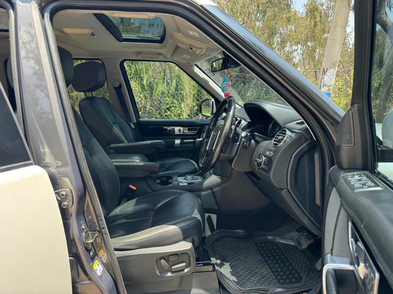 2016 Land Rover Discovery 4 thumbnail 2