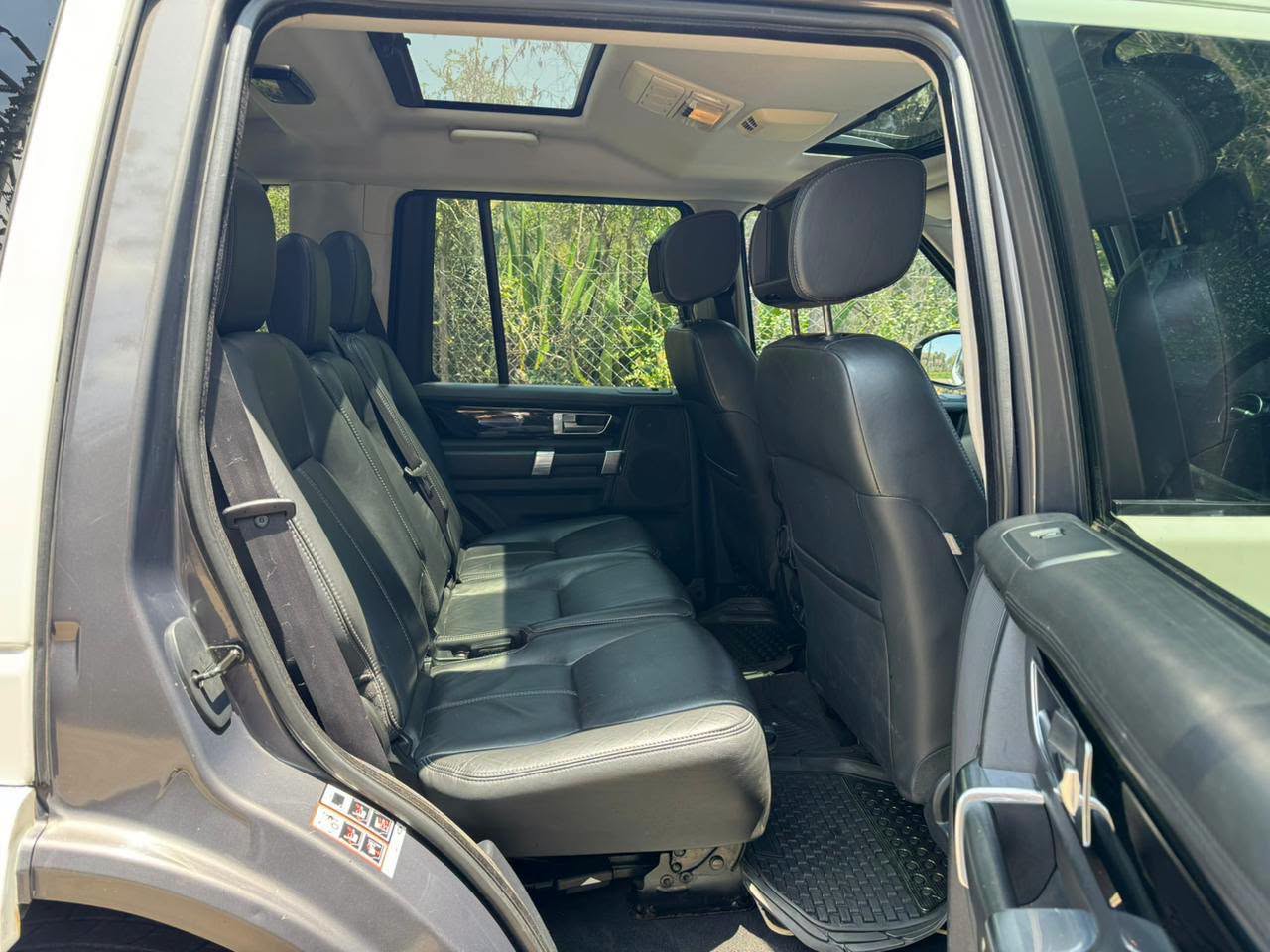 2016 Land Rover Discovery 4 thumbnail 3