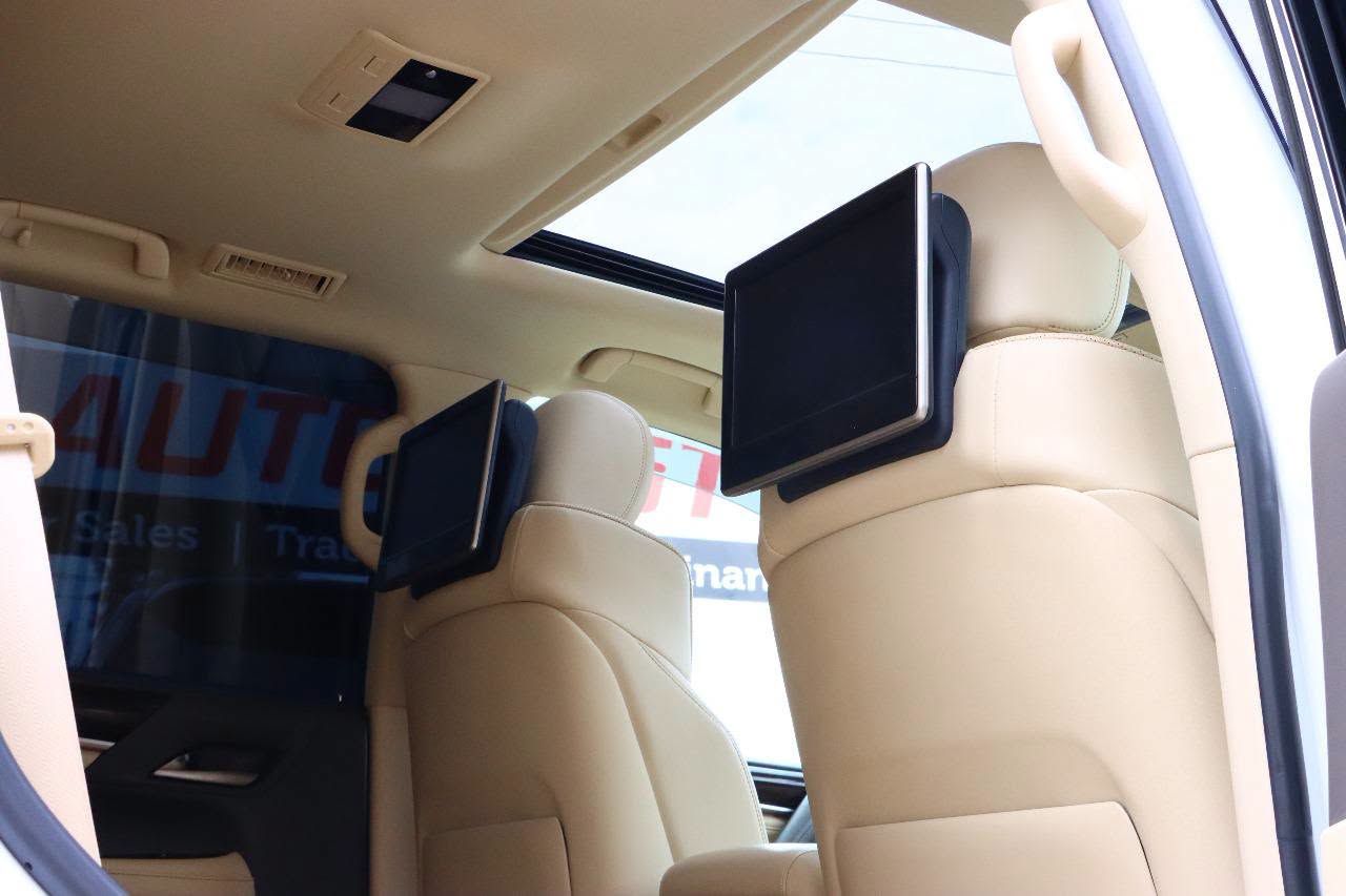 2016 Lexus LX570 thumbnail 6
