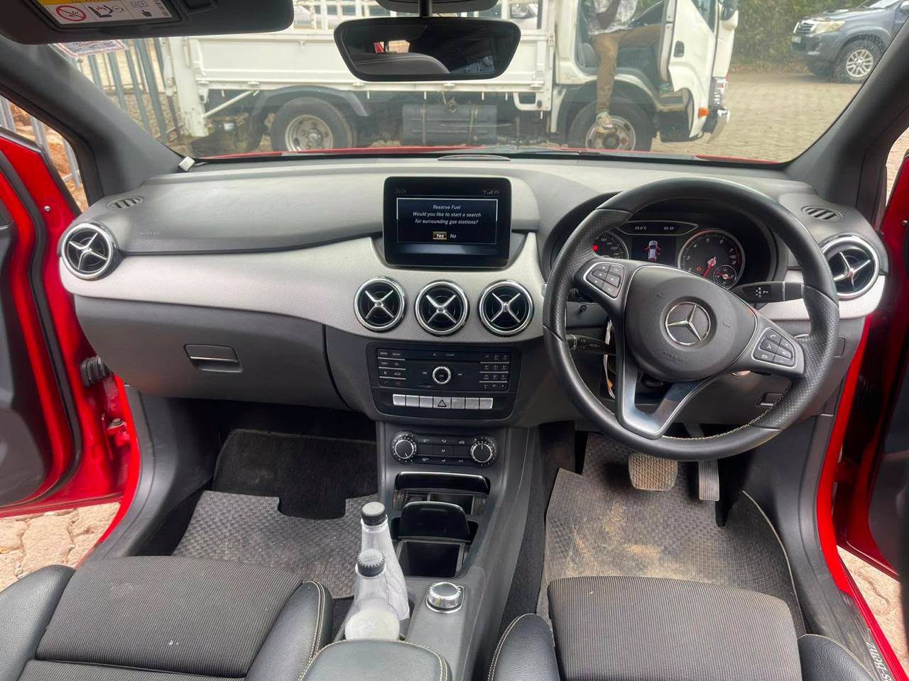 2016 Mercedes-Benz B180 thumbnail 5