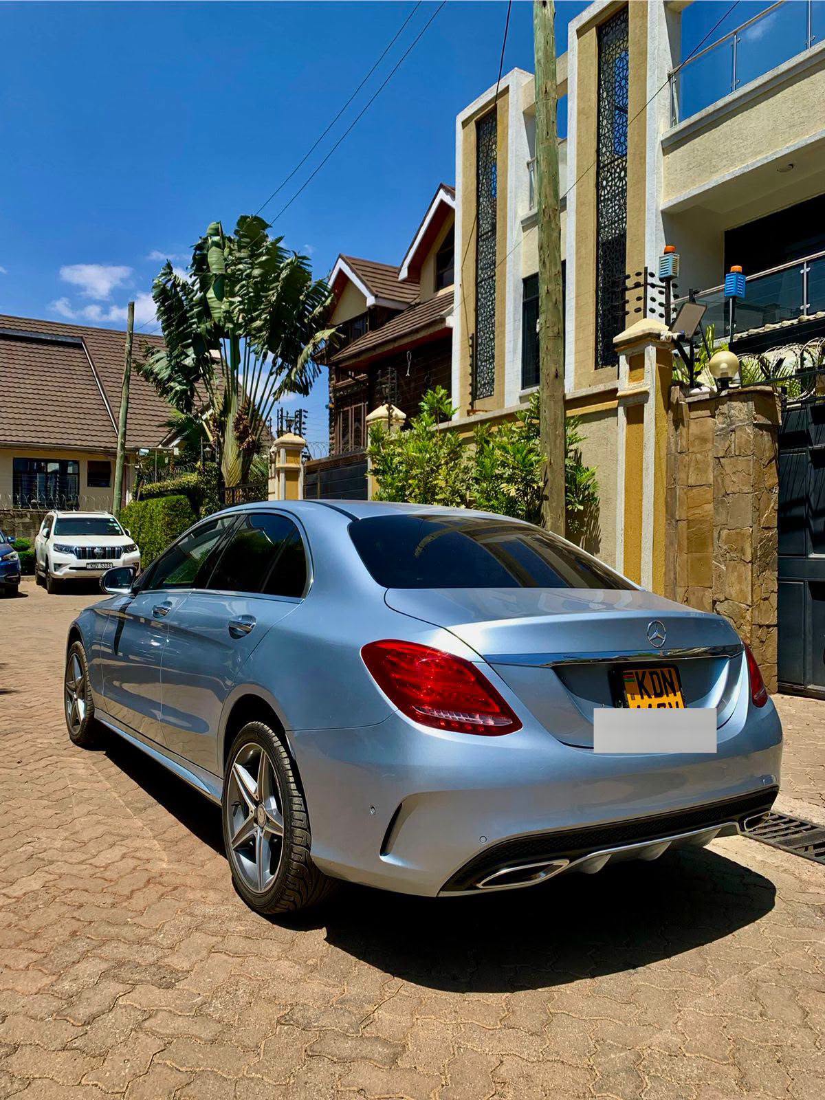 2016 Mercedes-Benz C200 thumbnail 4
