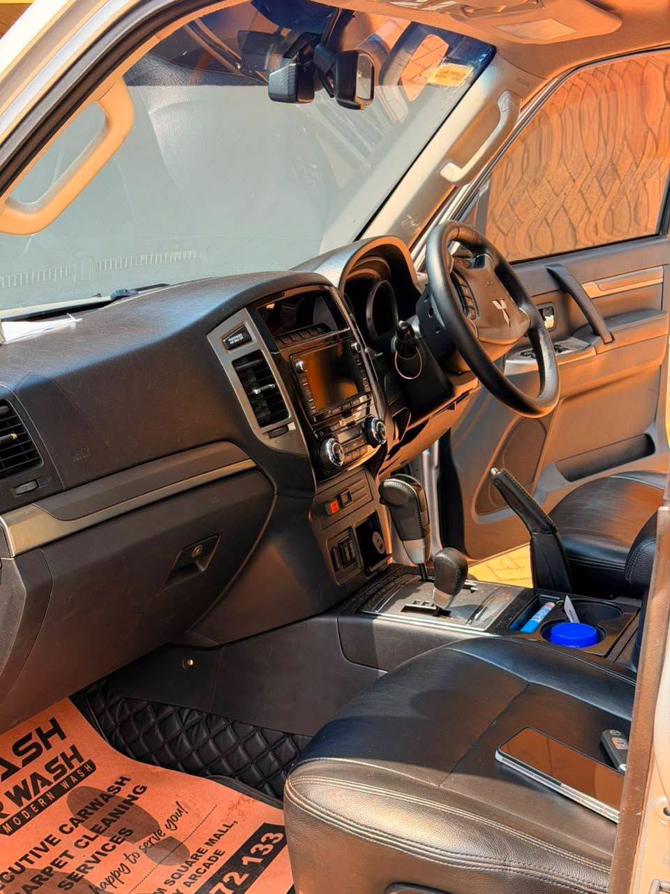 2016 Mitsubishi Shogun thumbnail 5