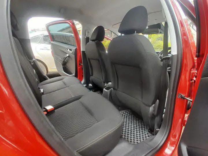 2016 Peugeot 208 thumbnail 3