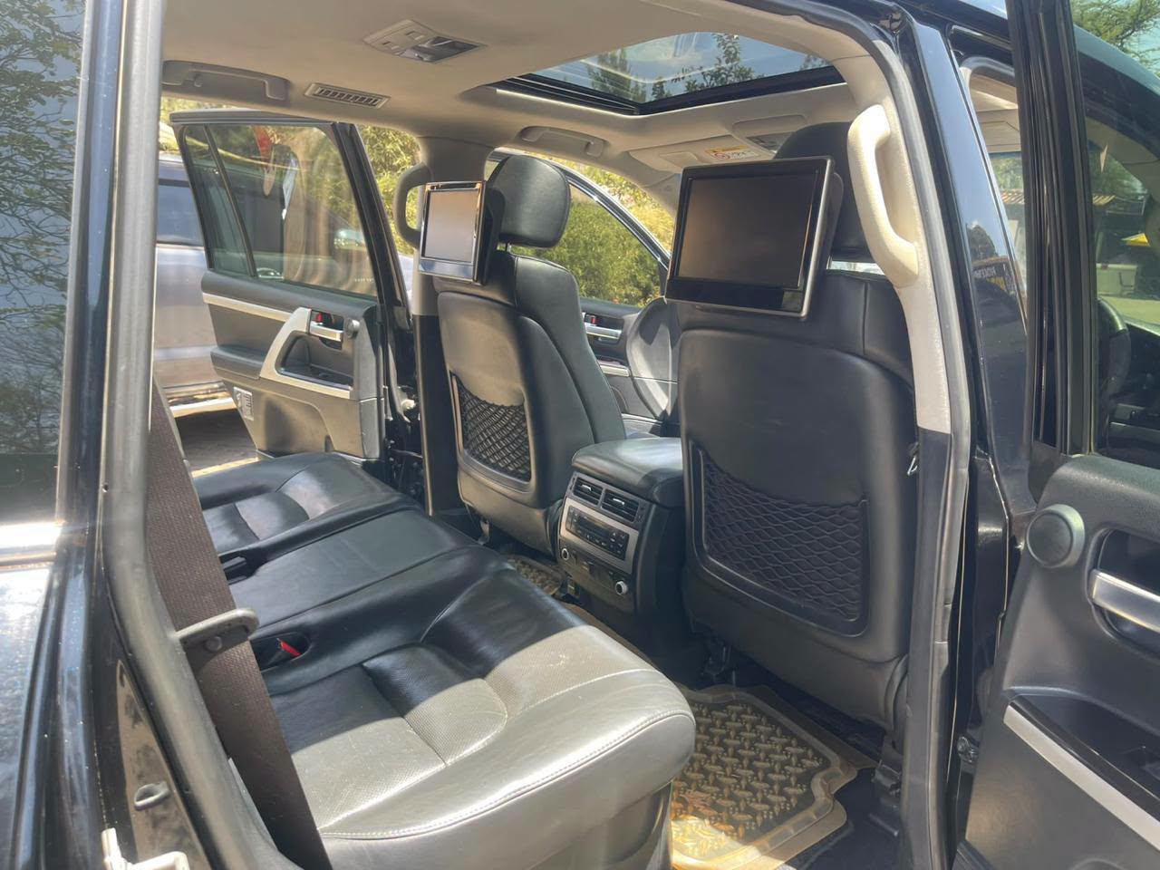 2016 Toyota Land Cruiser thumbnail 5