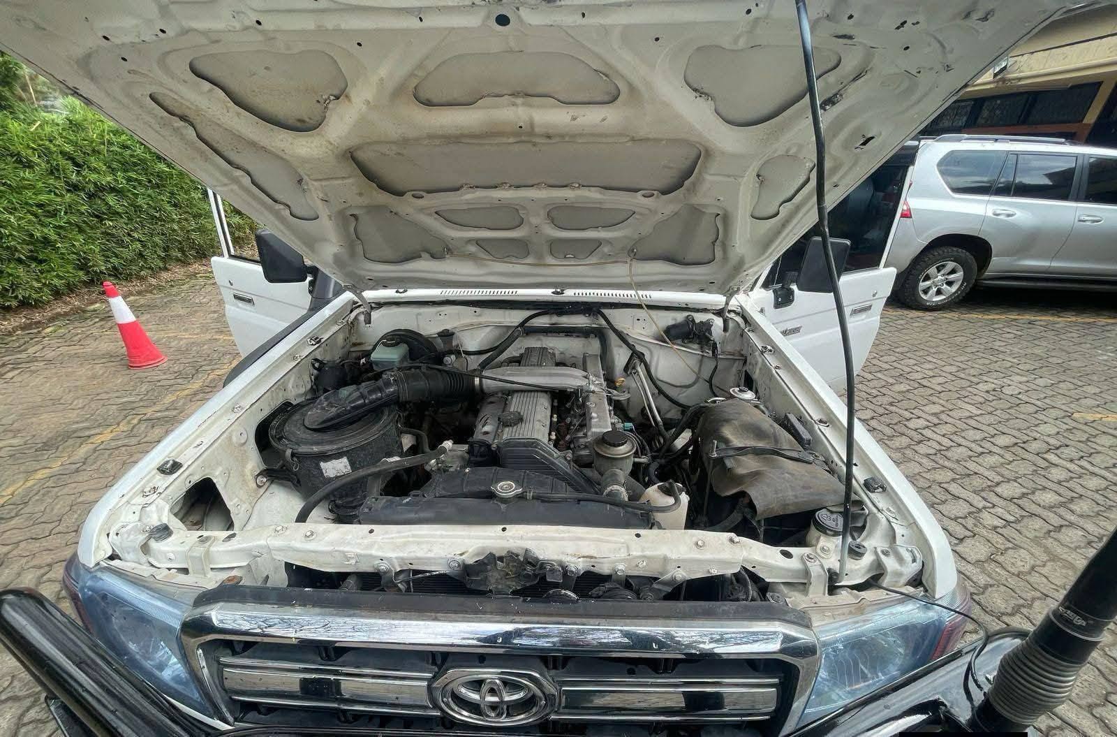 2016 Toyota Land Cruiser thumbnail 4