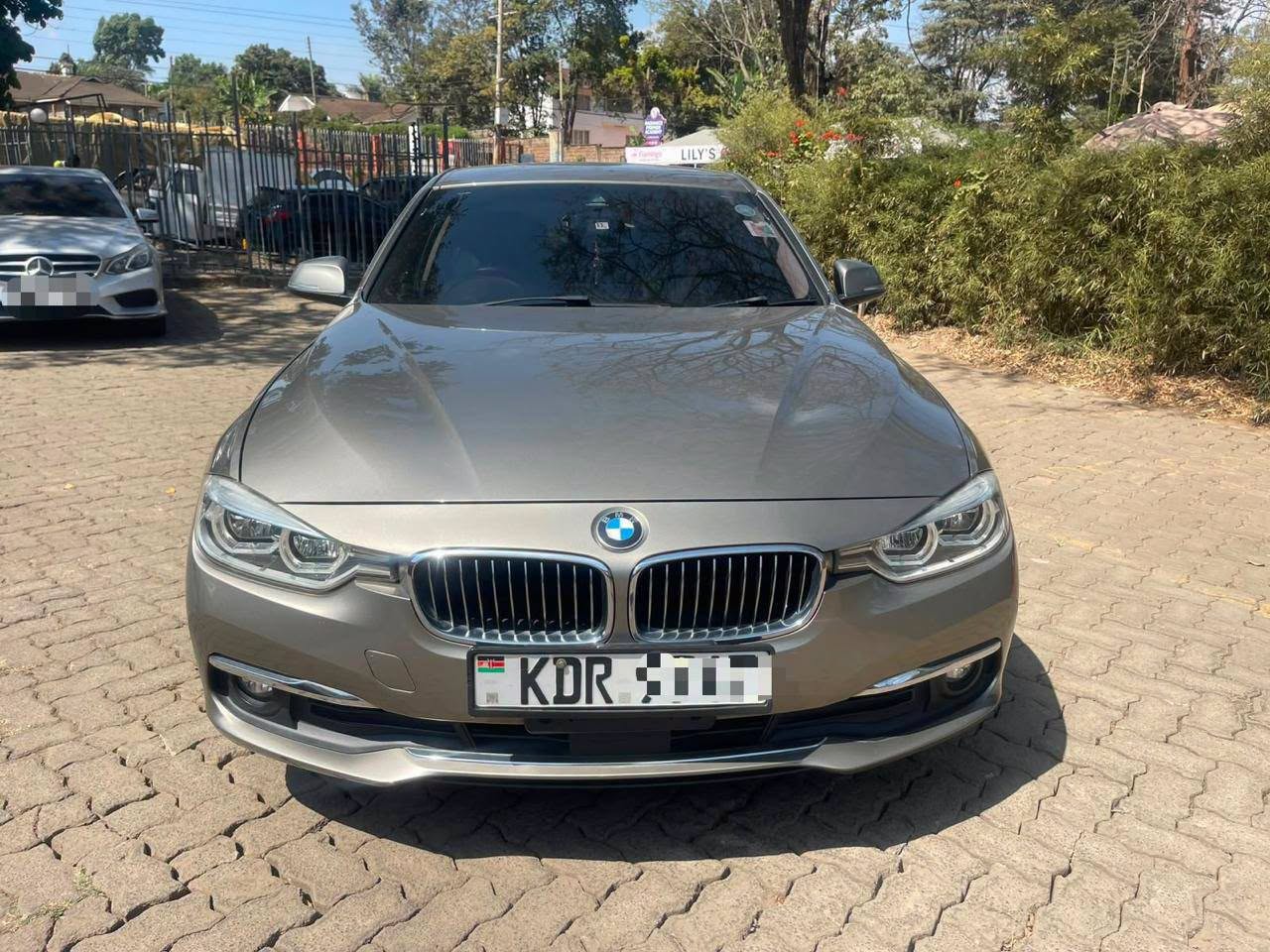2017 BMW 320i thumbnail 2