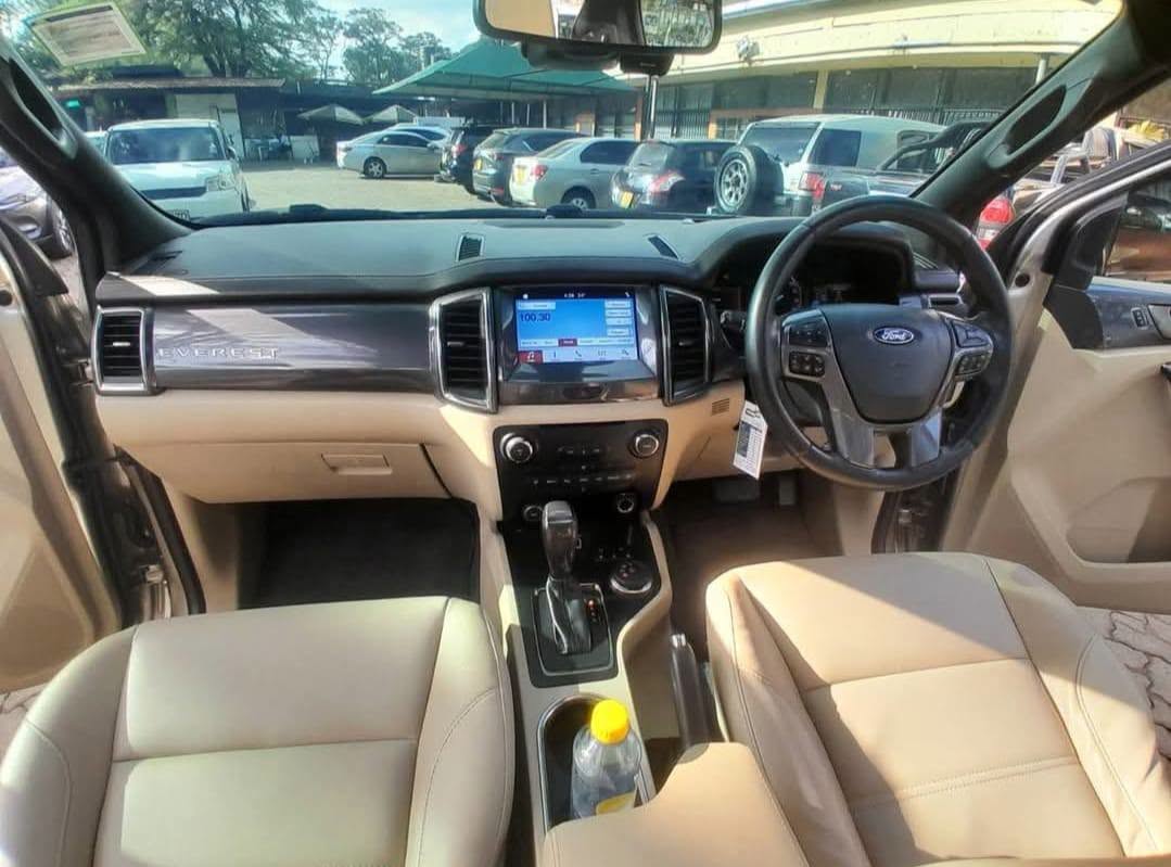 2017 Ford Everest thumbnail 4