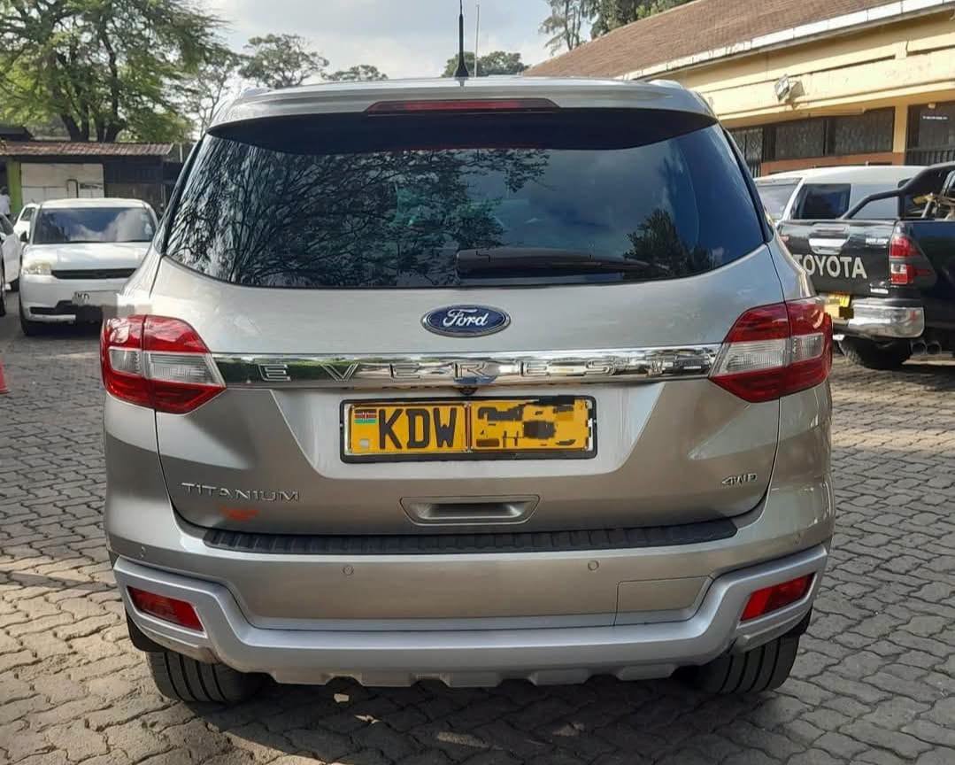 2017 Ford Everest thumbnail 3