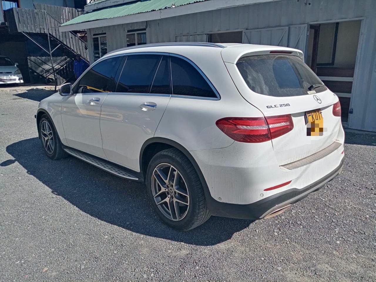 2017 Mercedes-Benz GLC thumbnail 3