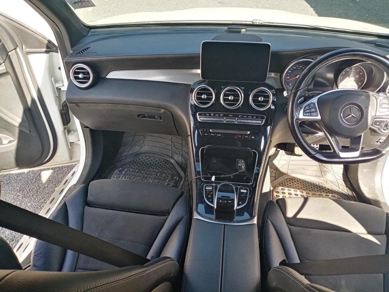 2017 Mercedes-Benz GLC thumbnail 2