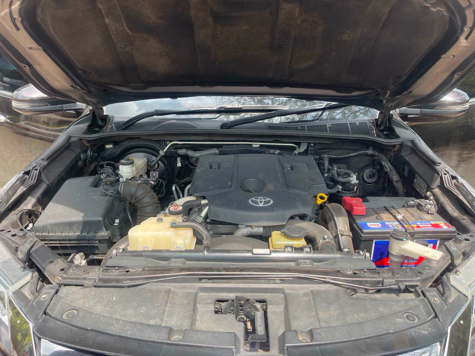 2018 Toyota Fortuner thumbnail 4