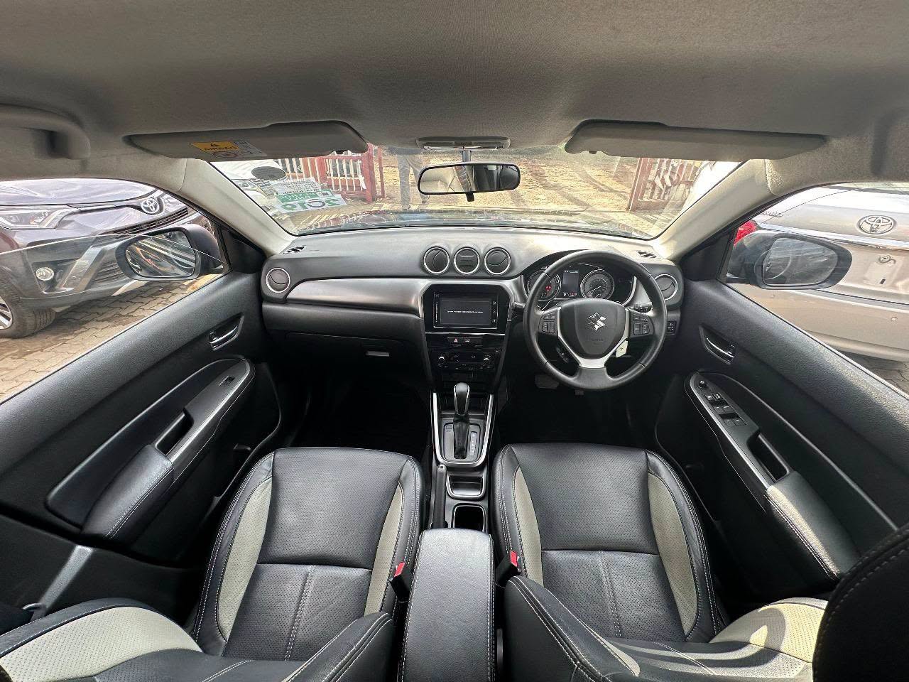 2019 Suzuki Vitara thumbnail 3