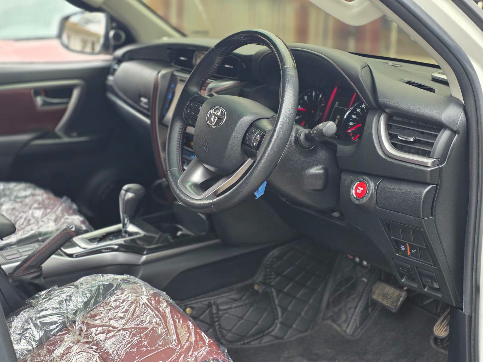 2019 Toyota Fortuner thumbnail 2