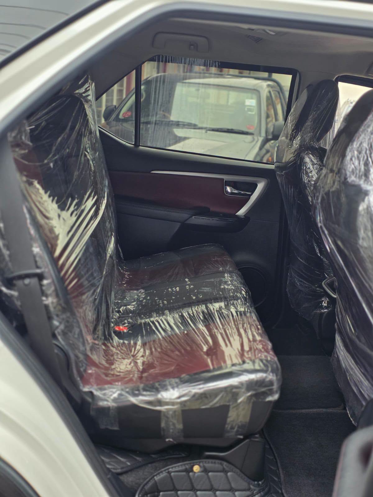 2019 Toyota Fortuner thumbnail 4