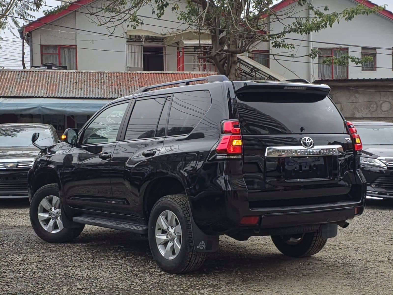 2019 Toyota Land Cruiser Prado thumbnail 6