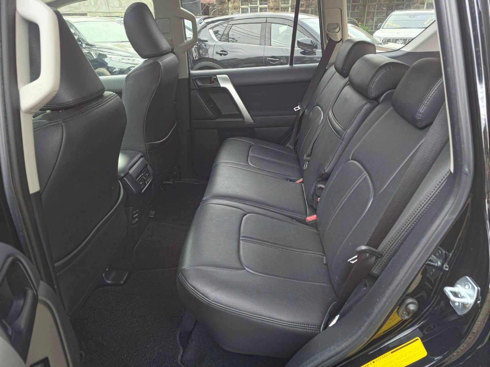 2019 Toyota Land Cruiser Prado thumbnail 3