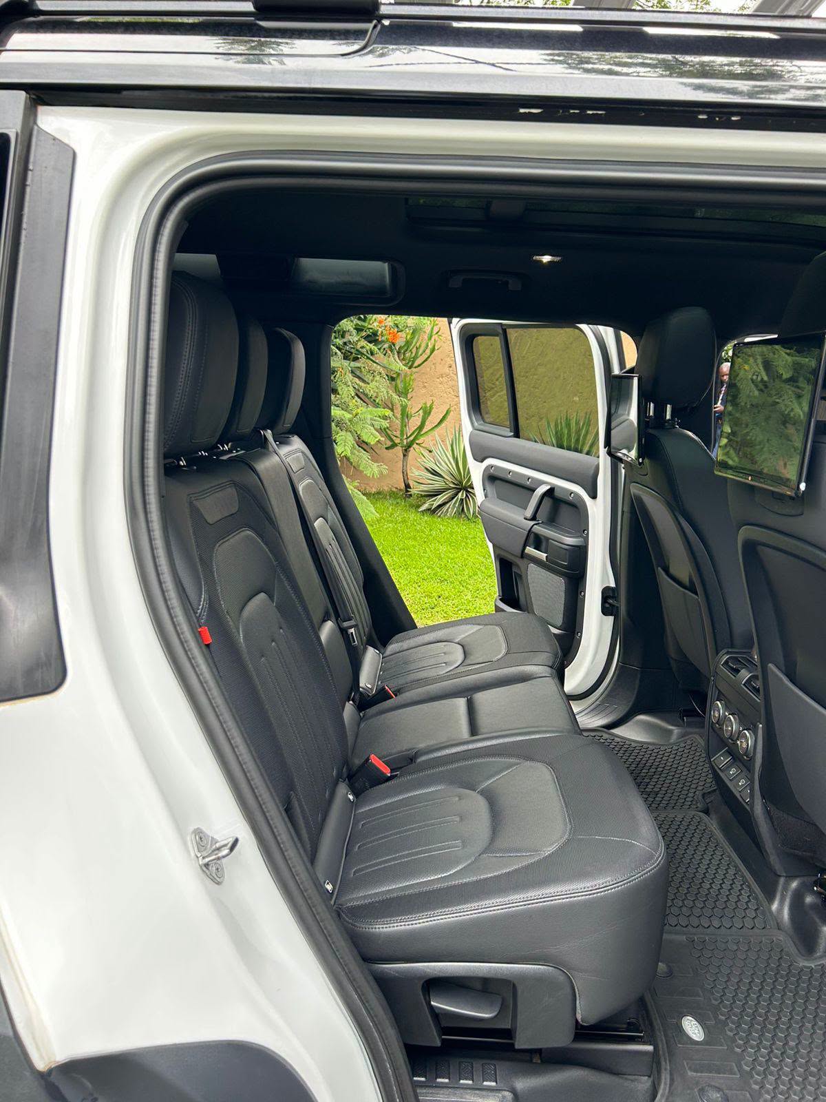 2021 Land Rover Defender D250 thumbnail 5