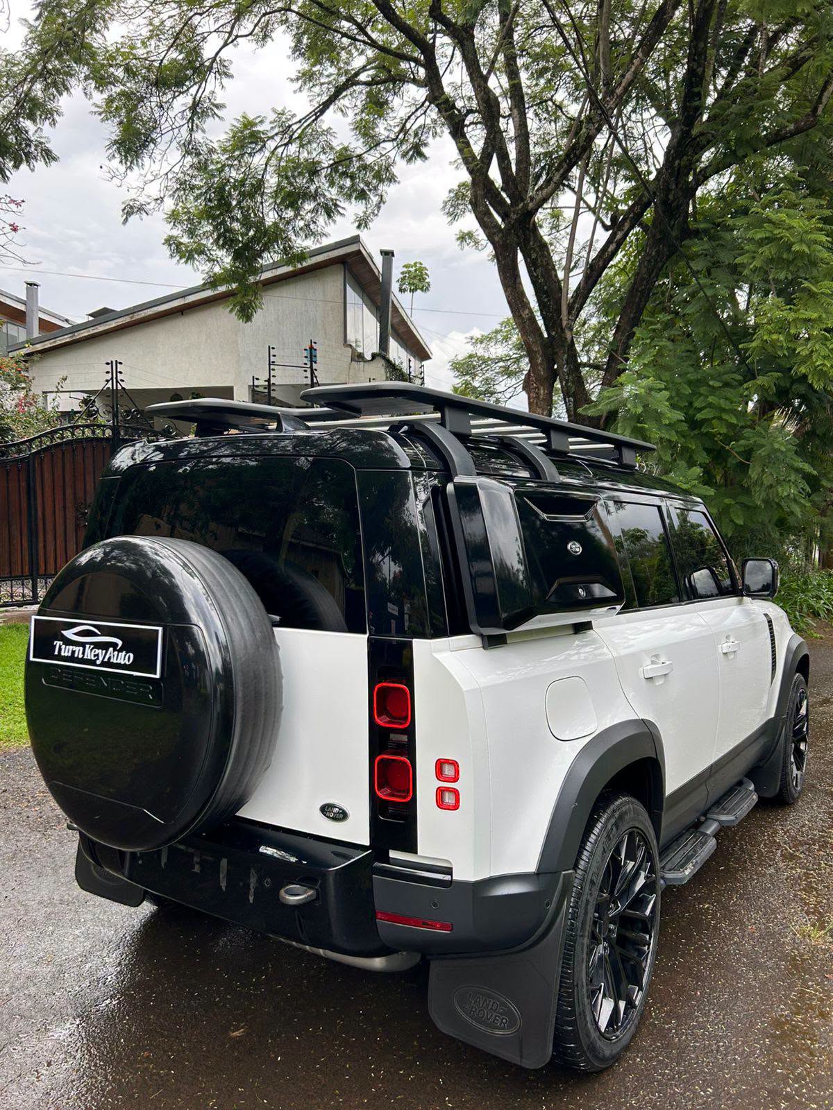 2021 Land Rover Defender D250 thumbnail 4