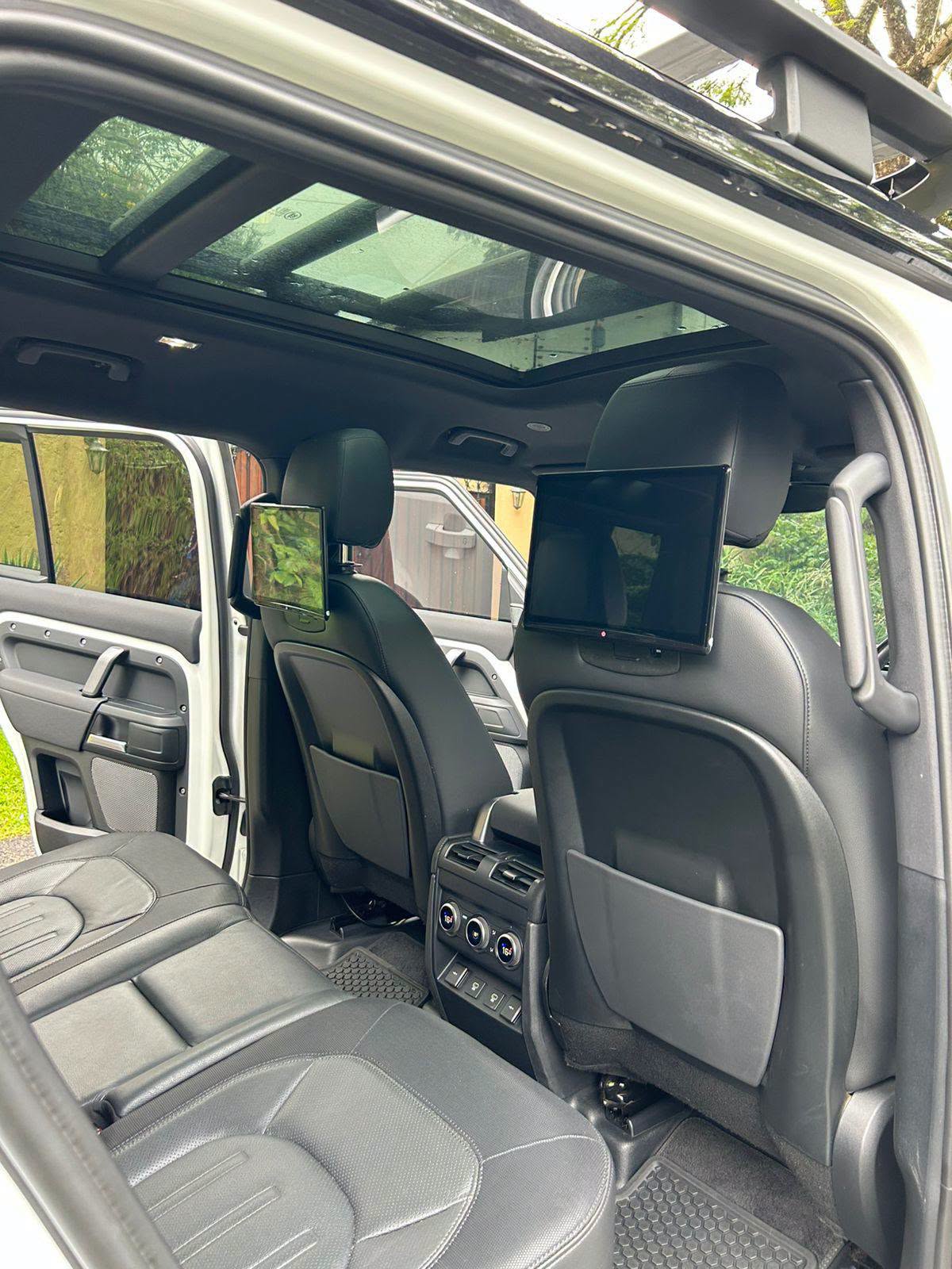 2021 Land Rover Defender D250 thumbnail 3
