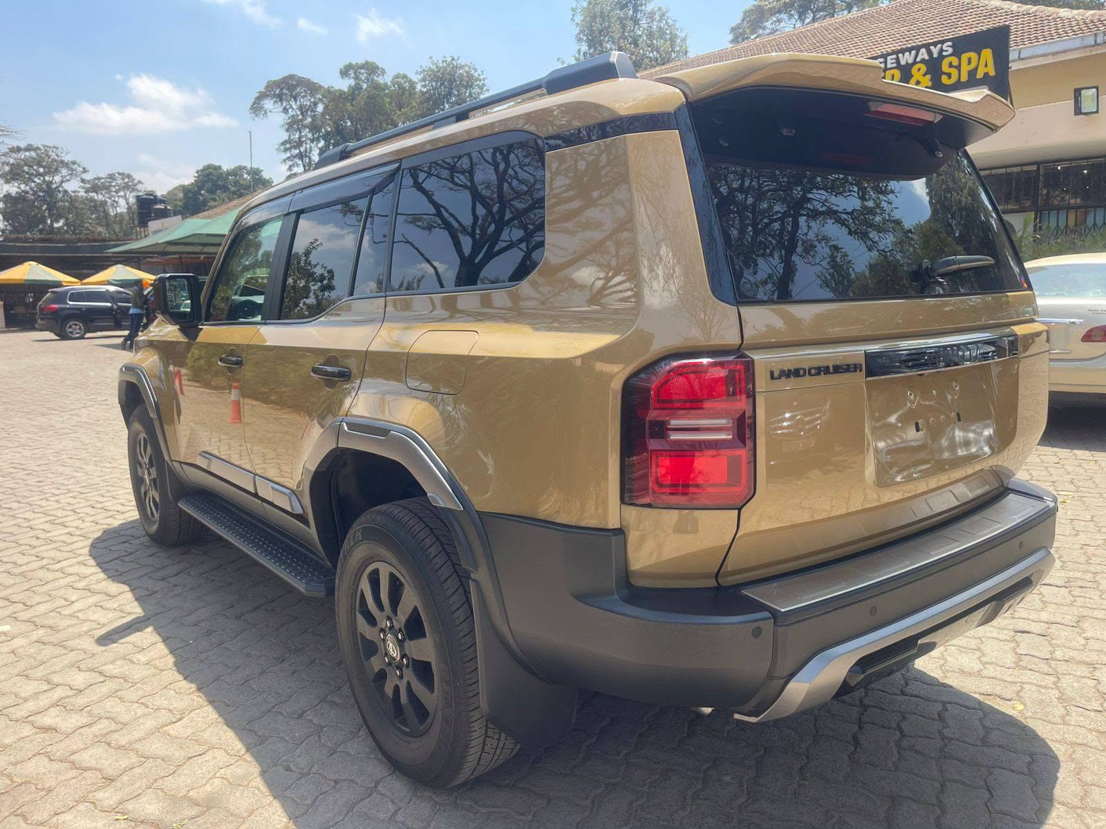 2024 Toyota Prado thumbnail 7