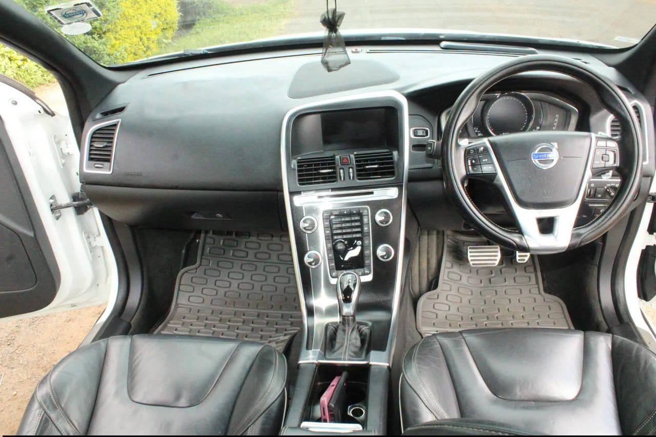 2015 Volvo XC60 thumbnail 3